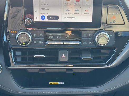 Used 2023 Toyota Highlander XLE image 28