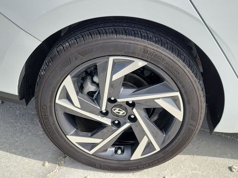Used 2025 Hyundai Elantra Sport FWD image 10