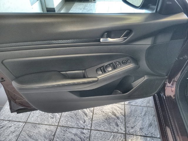 Used 2024 Nissan Altima 2.5 SV FWD image 13