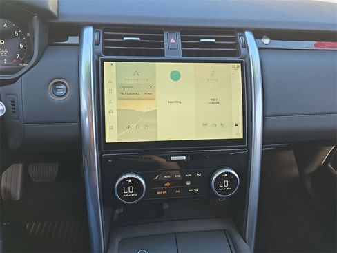 Used 2025 Land Rover Discovery S image 22