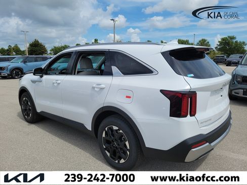 New 2026 Kia Sorento S FWD image 7