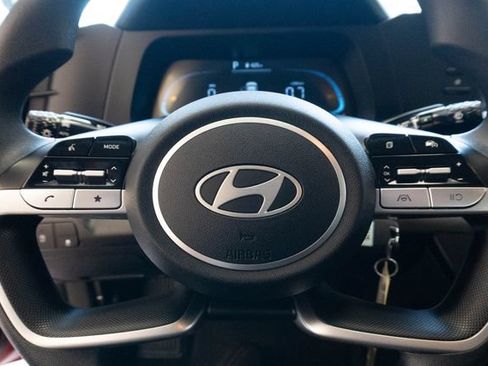 Used 2024 Hyundai Elantra SE FWD image 17