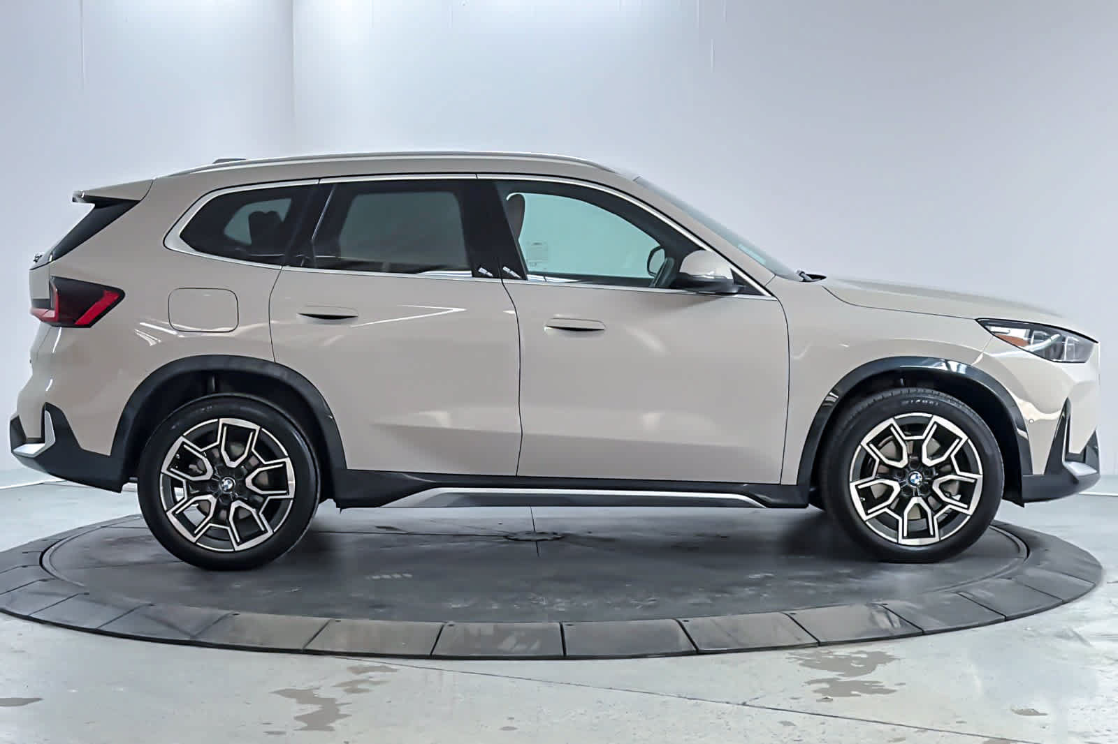 Used 2026 BMW X1 xDrive28i w/ Convenience Package AWD/4WD image 8