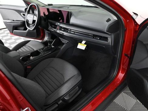 New 2025 Kia K4 EX image 9