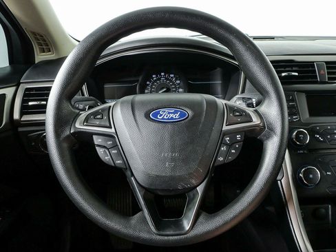 Used 2018 Ford Fusion SE FWD image 9