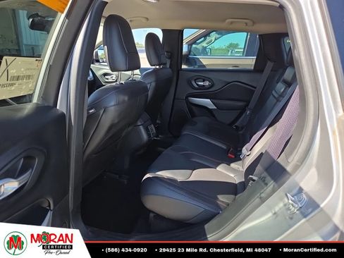 Used 2017 Jeep Cherokee Trailhawk w/ Cold Weather Group AWD/4WD image 11