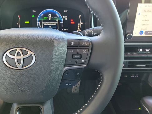 Used 2025 Toyota Camry SE image 18