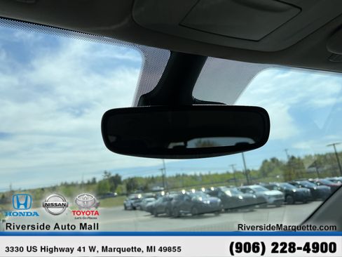 Used 2023 Chrysler Pacifica Touring-L FWD image 19