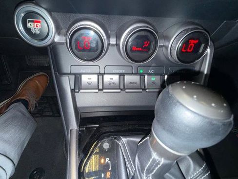 Used 2022 Toyota GR86 RWD image 23