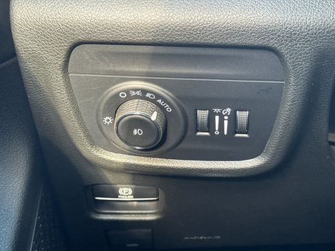 New 2025 Jeep Grand Cherokee Limited w/ Black Appearance Package image 22