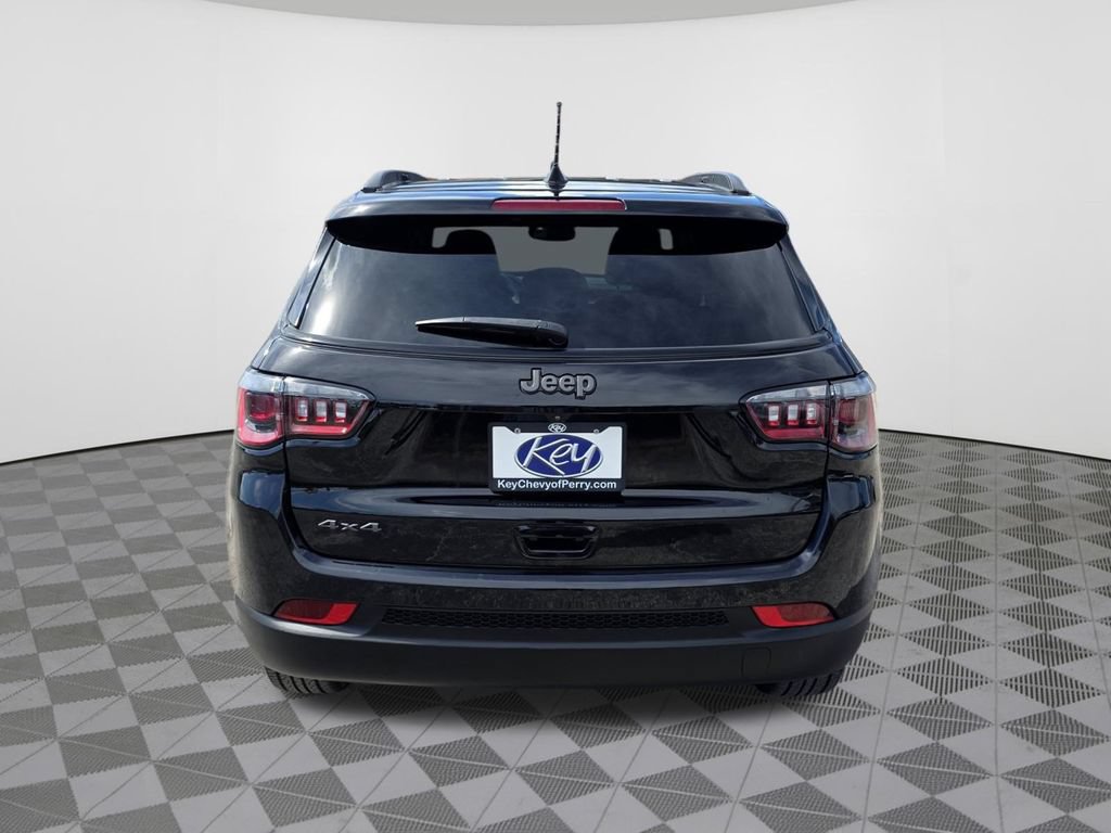 Used 2025 Jeep Compass Latitude w/ Convenience Group AWD/4WD image 10