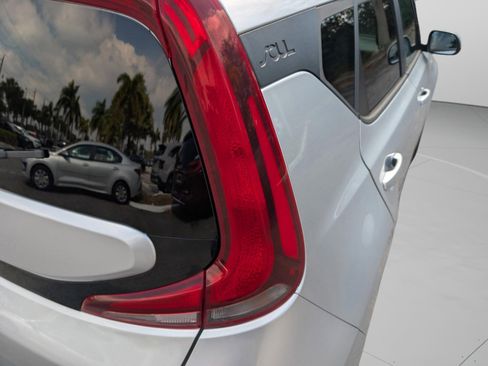 Used 2020 Kia Soul LX image 30