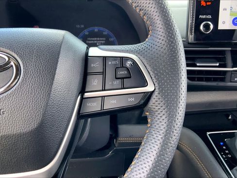 Used 2025 Toyota Sienna XLE Woodland Edition image 24