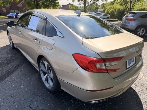 Used 2019 Honda Accord Touring image 5
