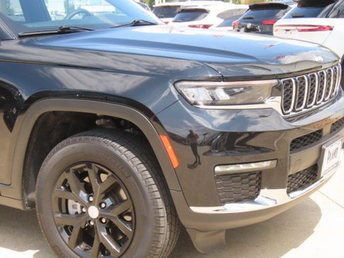 Used 2025 Jeep Grand Cherokee L Limited RWD image 5