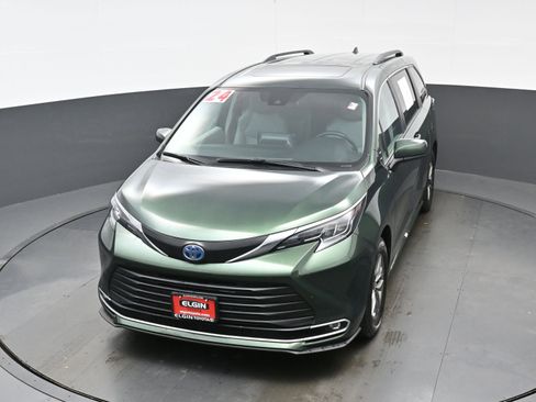 Used 2024 Toyota Sienna XLE image 37