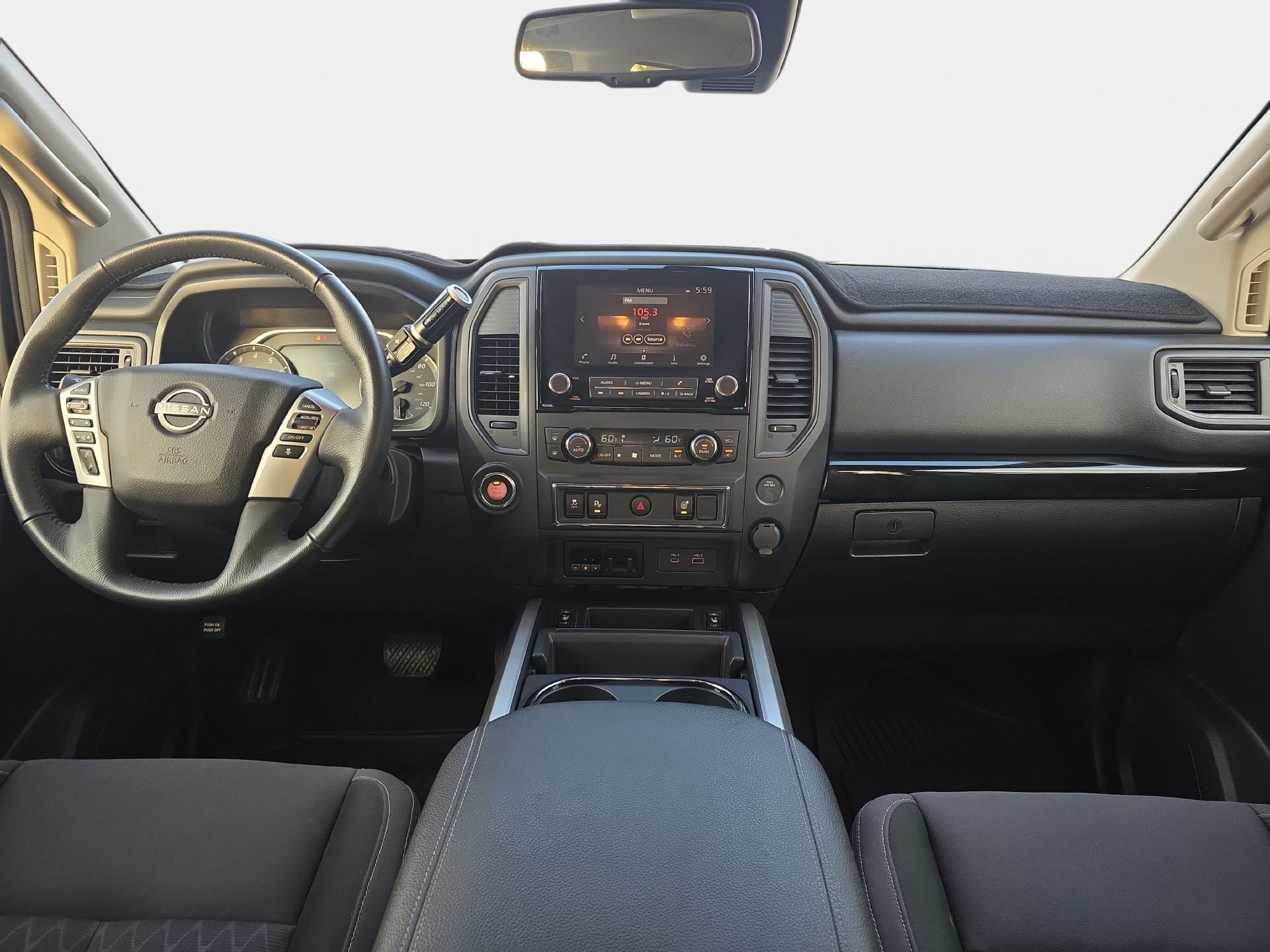 Used 2023 Nissan Titan SV w/ SV Convenience Package RWD image 9