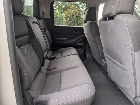 Used 2025 Nissan Frontier SV w/ SV Convenience Package RWD image 26