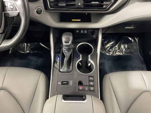 Used 2024 Toyota Highlander XLE image 14