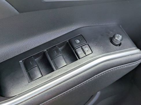 Used 2023 Toyota Highlander XLE AWD/4WD image 26