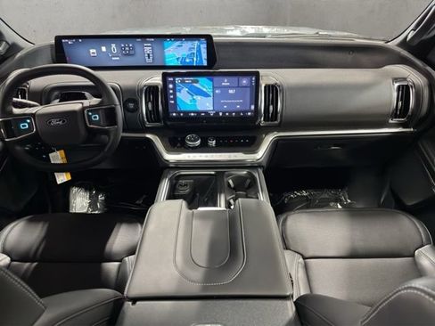New 2027 Ford Expedition Platinum w/ Stealth Appearance Package AWD/4WD image 2