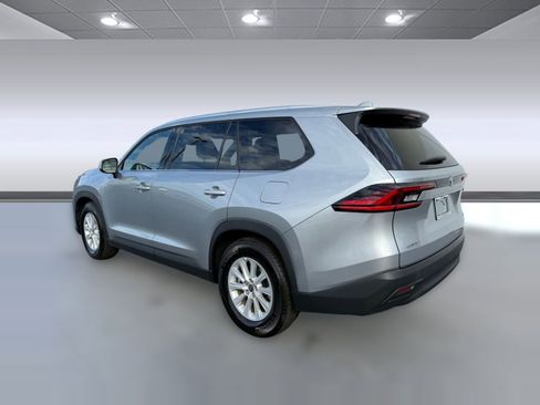 Used 2025 Toyota Grand Highlander XLE image 3