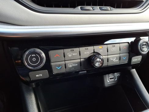 Certified 2025 Jeep Compass Limited AWD/4WD image 16