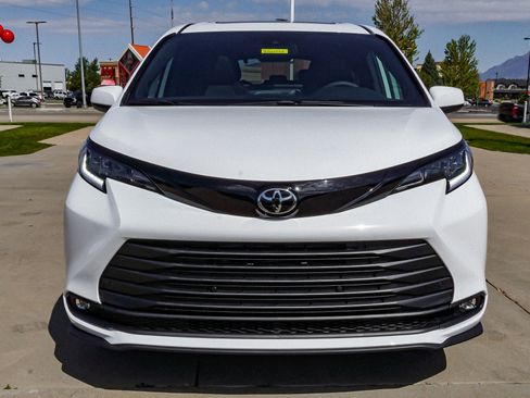 New 2026 Toyota Sienna XLE Woodland Edition AWD/4WD image 3