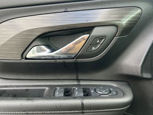 Used 2024 GMC Terrain SLE image 11