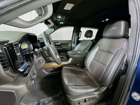 Used 2022 Chevrolet Silverado 1500 High Country w/ High Country Premium Package image 15