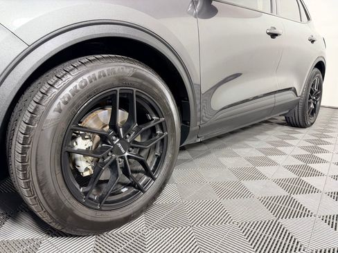 Used 2020 Ford Escape SEL image 10