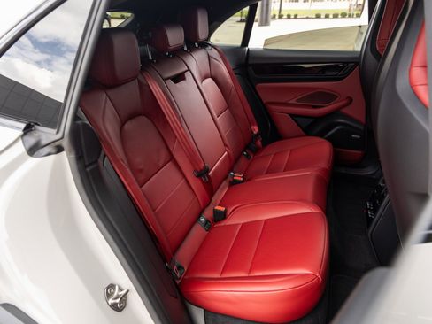 New 2026 Porsche Macan 4 Electric image 41