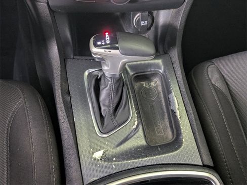 Used 2015 Dodge Charger SXT image 21