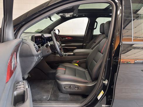 Used 2026 Chevrolet Traverse RS AWD/4WD image 15