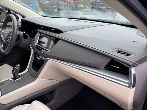Used 2019 Cadillac XT5 Premium Luxury w/ LPO, Black Ice Package AWD/4WD image 27