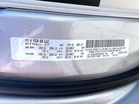 Used 2017 Chrysler Pacifica Touring-L FWD image 28