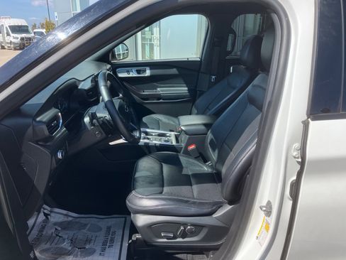 Used 2020 Ford Explorer Limited w/ Class III Trailer Tow Package AWD/4WD image 13
