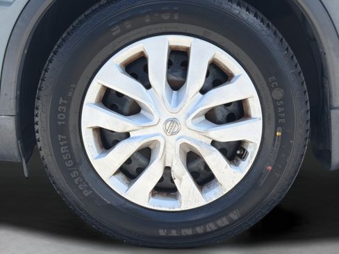 Used 2014 Nissan Rogue S FWD image 25