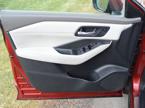 Used 2023 Nissan Rogue SL image 19