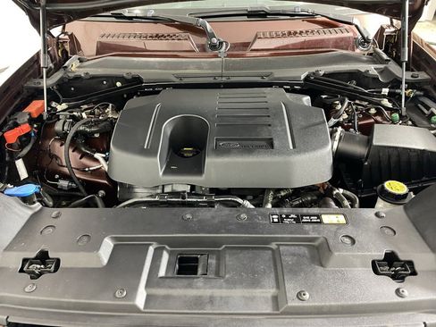 Used 2023 Land Rover Defender 130 X-Dynamic SE image 31