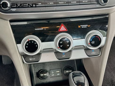 Used 2019 Hyundai Elantra SE FWD image 22