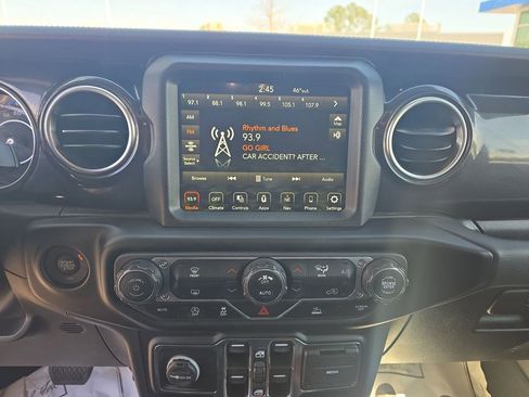 Used 2022 Jeep Wrangler Unlimited Sahara image 42