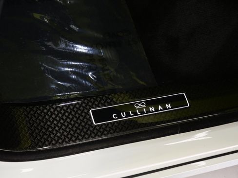 Used 2025 Rolls-Royce Cullinan Black Badge AWD/4WD image 31