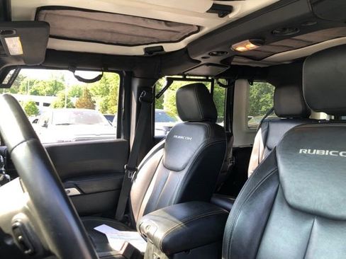 Used 2016 Jeep Wrangler Unlimited Rubicon AWD/4WD image 8