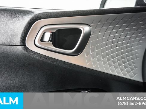 Used 2025 Kia Soul LX w/ LX Technology Package FWD image 39