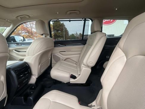 Used 2022 Jeep Grand Cherokee L Limited w/ Luxury Tech Group II image 12