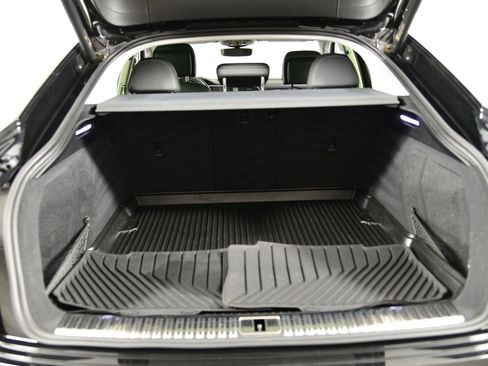 Used 2022 Audi e-tron Premium w/ Convenience Plus Package image 24