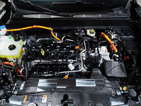 Used 2024 Ford Maverick Lariat w/ Black Appearance Package image 9