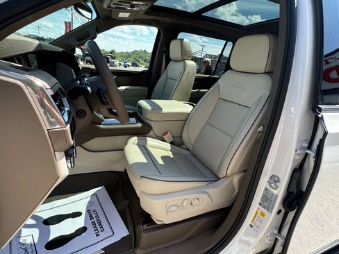 Used 2025 GMC Yukon XL Denali w/ Sun & Power Step Package AWD/4WD image 14