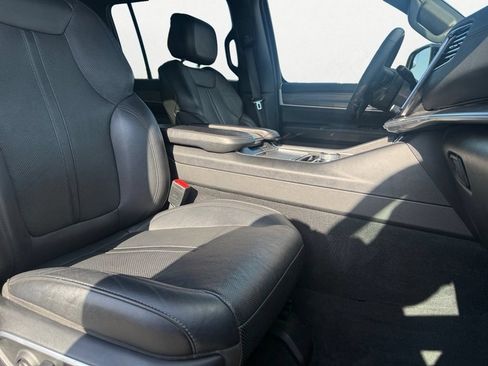 Used 2023 Jeep Wagoneer L Series III w/ Preferred Equipment Group AWD/4WD image 14